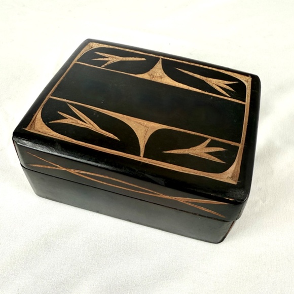 Black Hand Carved Exotic Wood Trinket Box 3.5 X 4.5 Unisex Presentation Gift Box - Picture 10 of 10